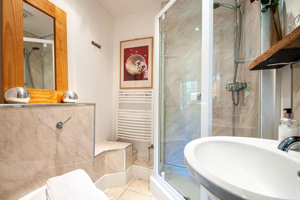 Blueberry Cottage - Lower Mill Estate Somerford Keynes エクステリア 写真