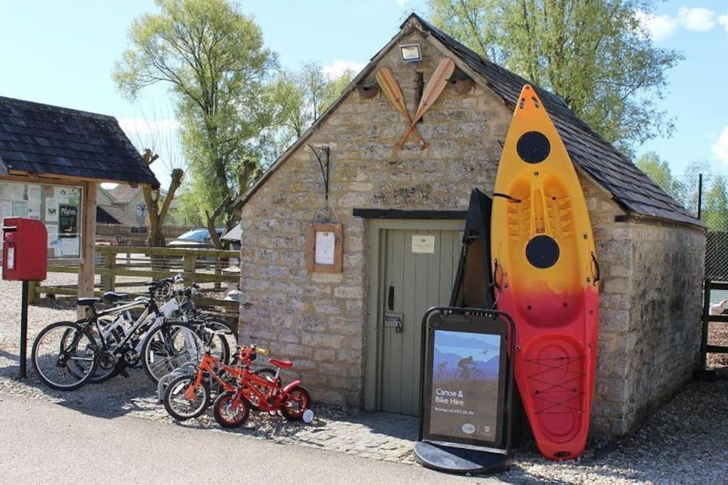 Blueberry Cottage - Lower Mill Estate Somerford Keynes エクステリア 写真