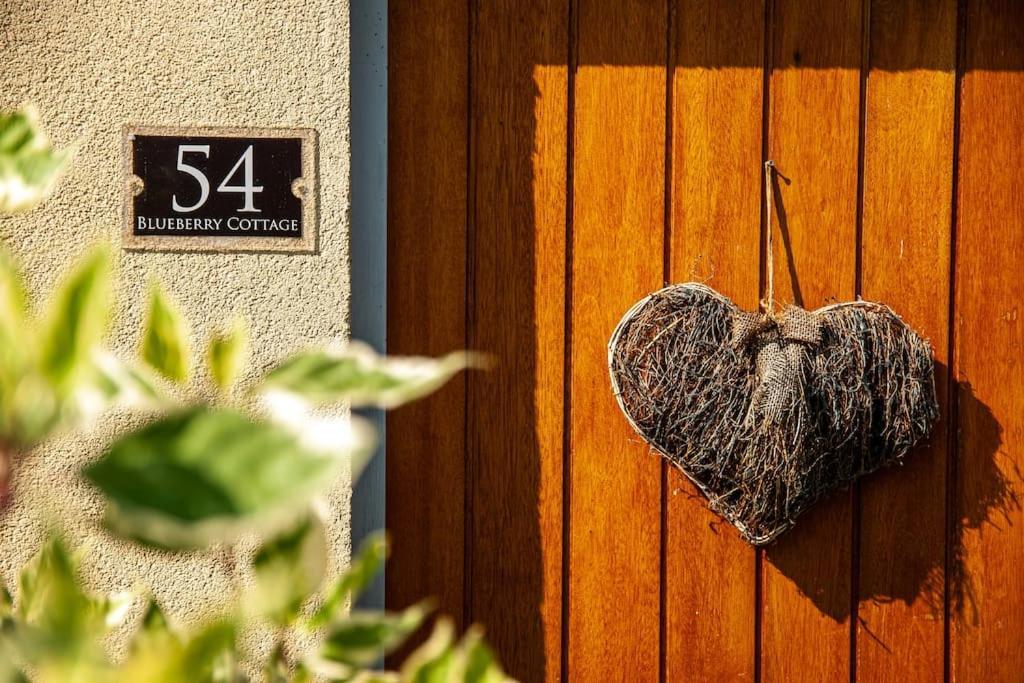 Blueberry Cottage - Lower Mill Estate Somerford Keynes エクステリア 写真