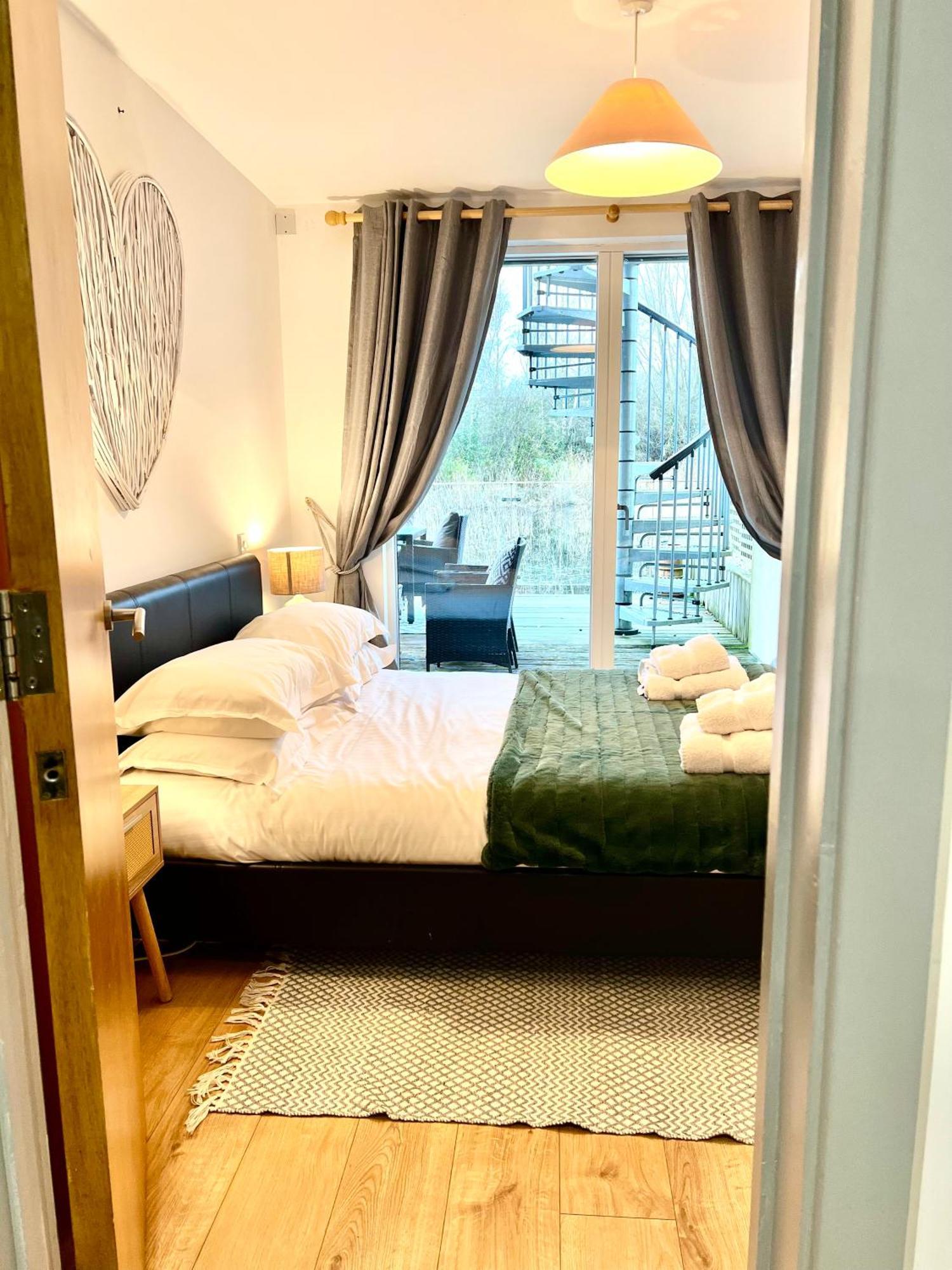 Blueberry Cottage - Lower Mill Estate Somerford Keynes エクステリア 写真